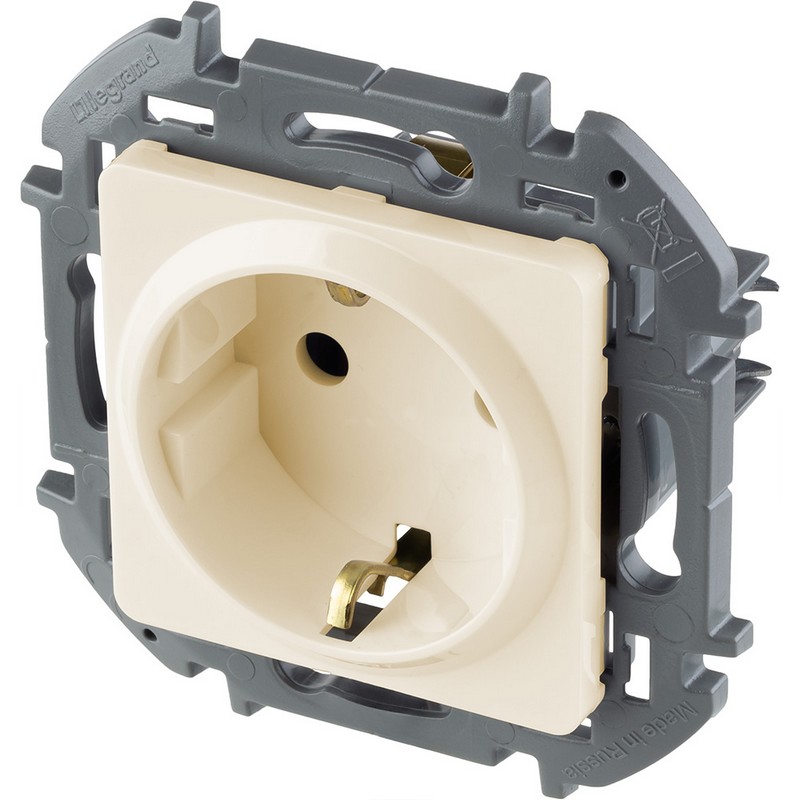 673721 Legrand Inspiria Розетка 2К+З немецкий стандарт 16А 250В слоновая кость, вид под углом