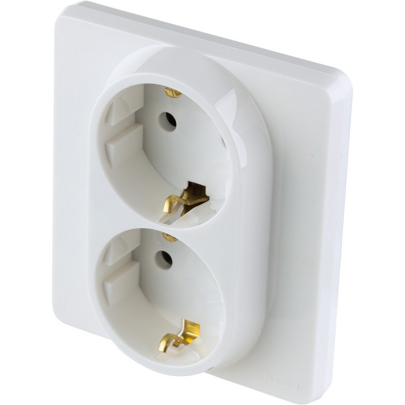673750 Legrand Inspiria Розетка 2 x 2К+З немецкий стандарт 16А 250В белый, вид под углом